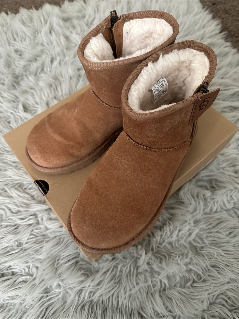 UGG Women's Short Suede Shearling Boot - Chestnut Brown